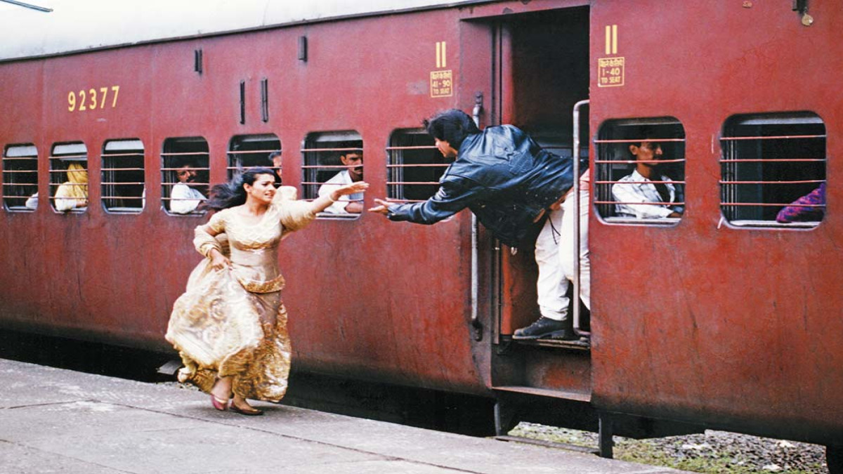 Dilwale Dulhania Le Jayenge 1995 Review